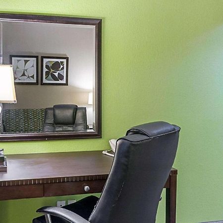 Quality Suites Sulphur Bagian luar foto