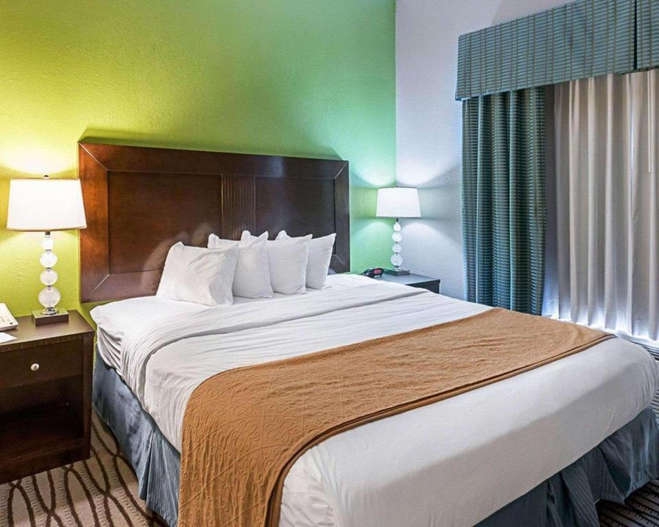 Quality Suites Sulphur Bagian luar foto