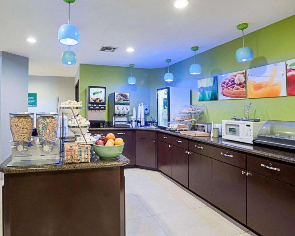 Quality Suites Sulphur Bagian luar foto
