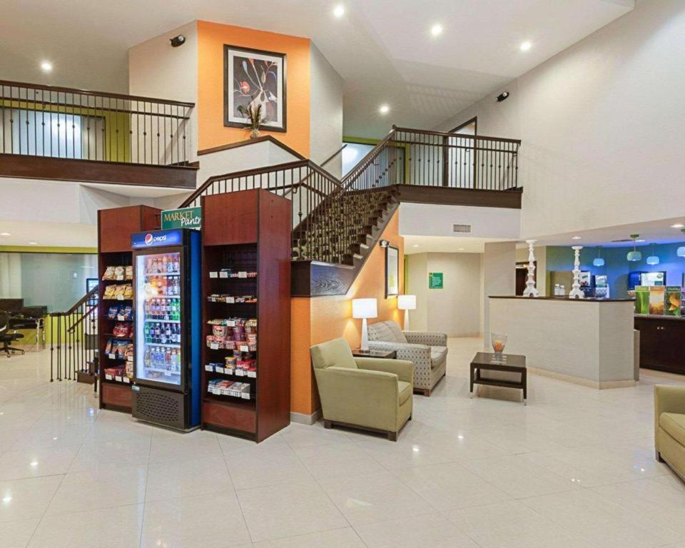 Quality Suites Sulphur Bagian luar foto