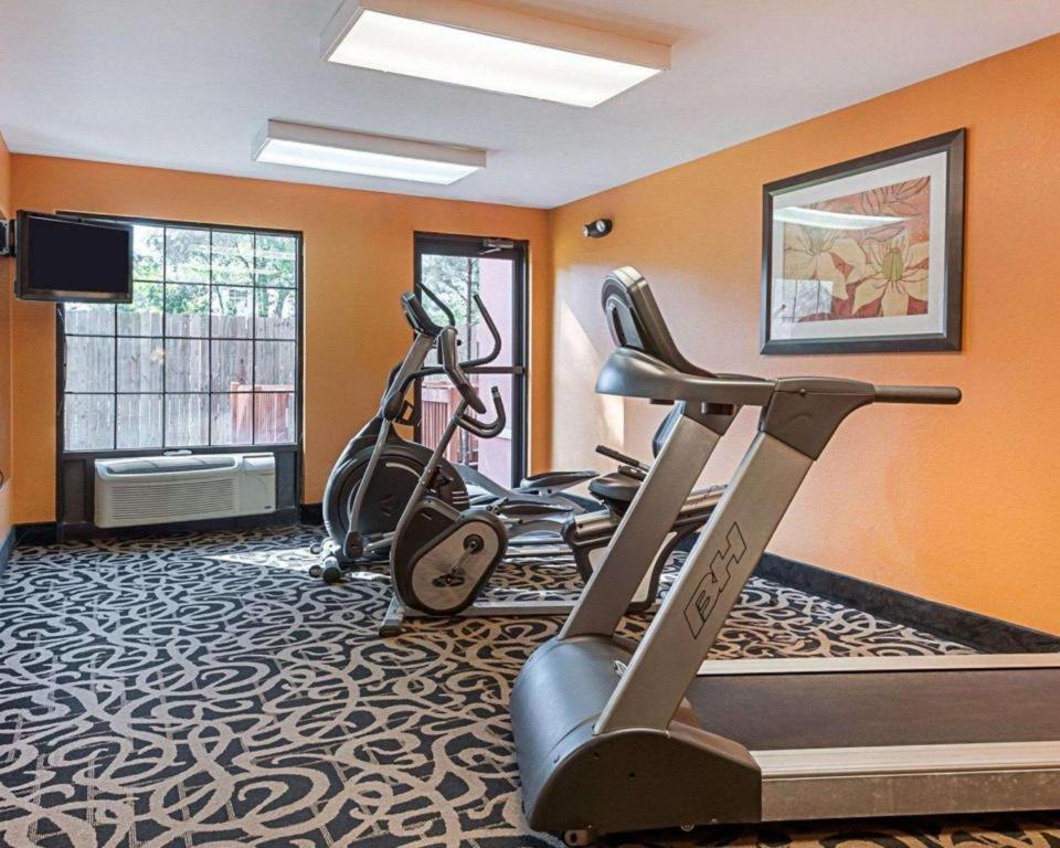 Quality Suites Sulphur Bagian luar foto