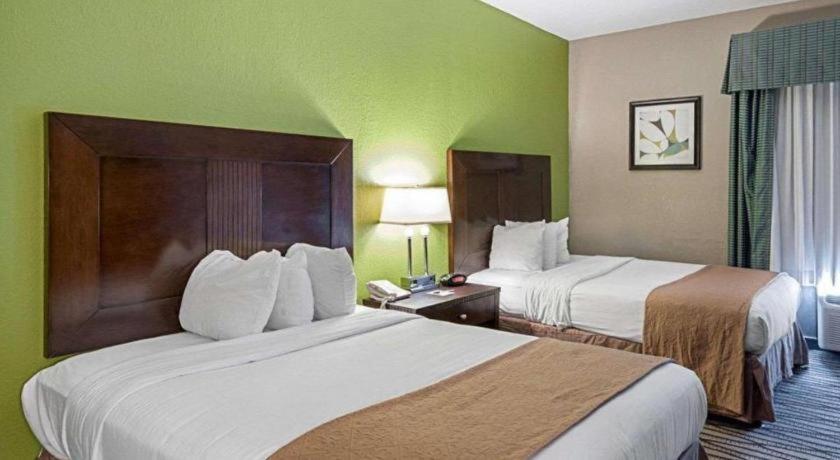 Quality Suites Sulphur Bagian luar foto