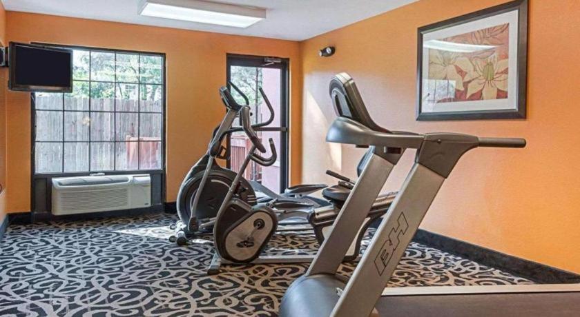 Quality Suites Sulphur Bagian luar foto