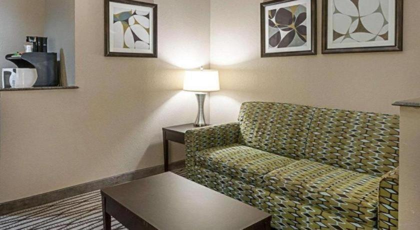 Quality Suites Sulphur Bagian luar foto