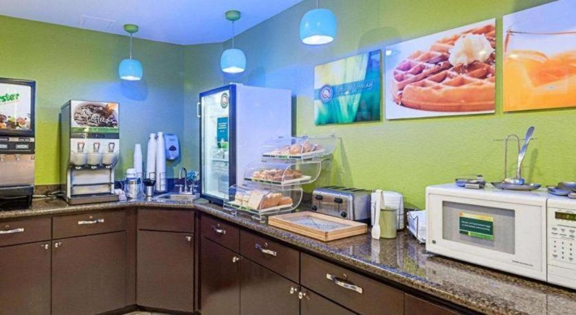 Quality Suites Sulphur Bagian luar foto