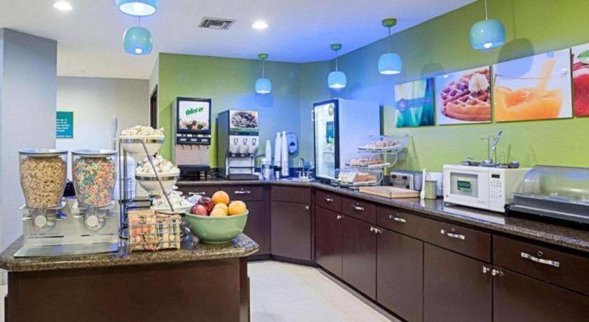 Quality Suites Sulphur Bagian luar foto