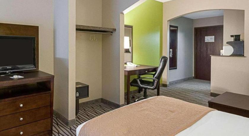 Quality Suites Sulphur Bagian luar foto