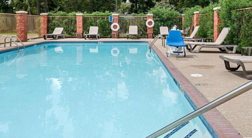Quality Suites Sulphur Bagian luar foto