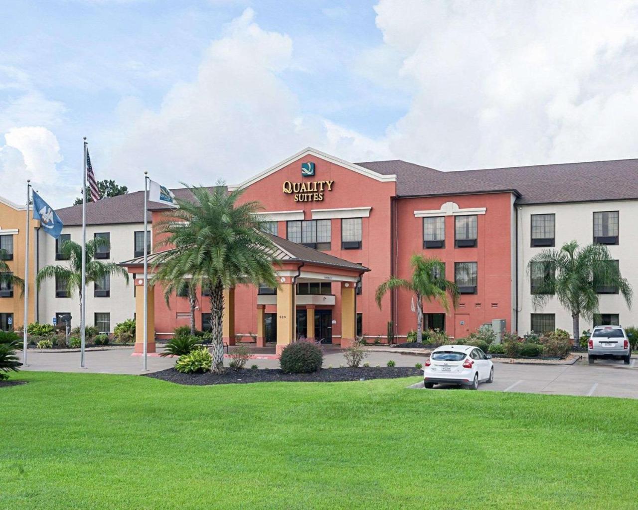 Quality Suites Sulphur Bagian luar foto