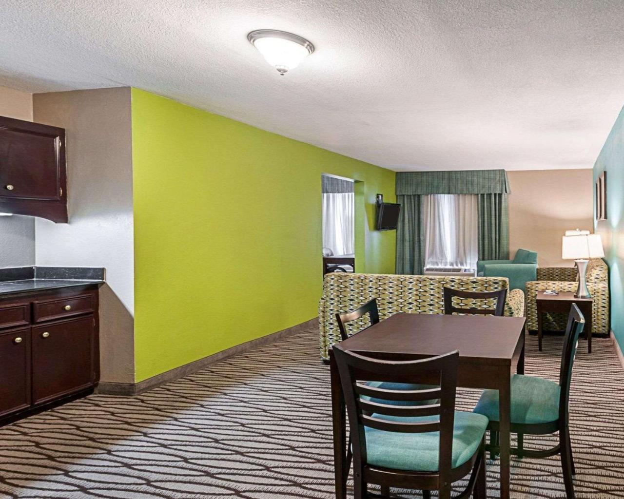 Quality Suites Sulphur Bagian luar foto