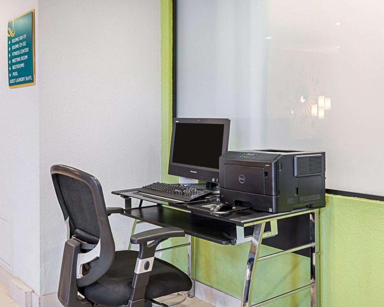 Quality Suites Sulphur Bagian luar foto