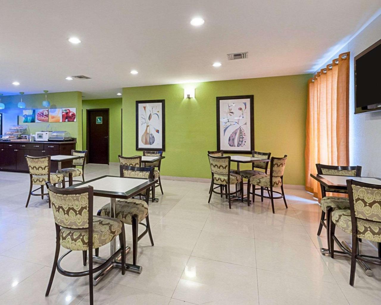 Quality Suites Sulphur Bagian luar foto