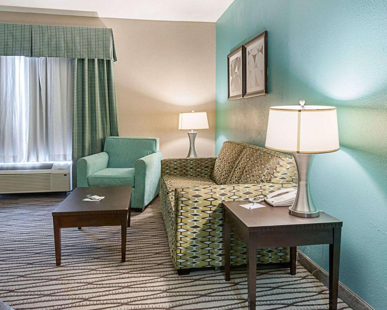 Quality Suites Sulphur Bagian luar foto
