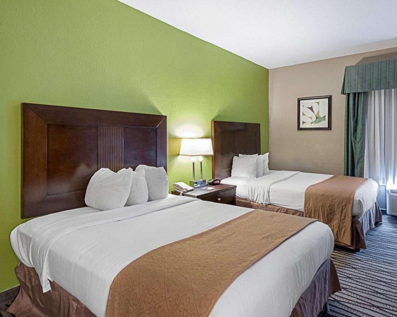 Quality Suites Sulphur Bagian luar foto